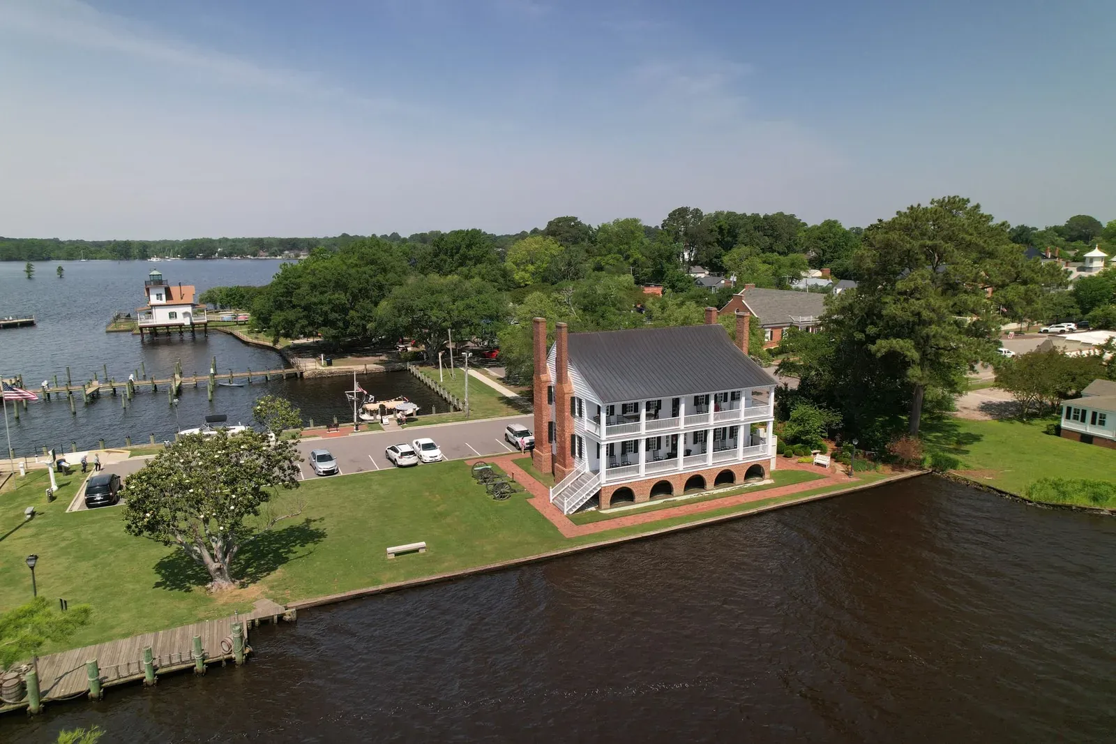 Aerial view of a charming historic house by the waterfront in Edenton, North Carolina.